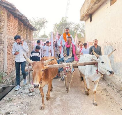 बैलगाड़ी पर सवार हो इंद्रजीत ने किया अनोखा प्रचार