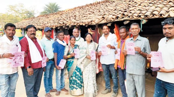 अंबिका मरकाम कांग्रेस के अधिकृत प्रत्याशियों के लिए प्रचार