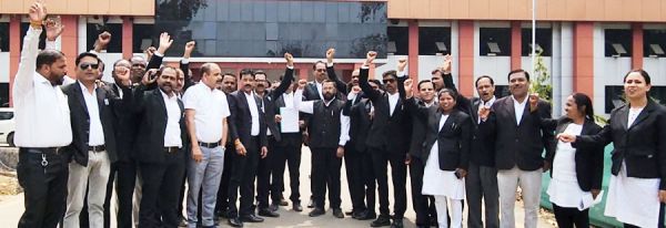 अधिवक्ता संशोधन विधेयक के खिलाफ सौंपा ज्ञापन 