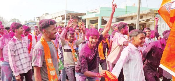 कांग्रेस के गढ़ में खिला कमल, भारी मतों से भाजपा का कब्जा
