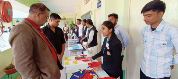 विज्ञान प्रदर्शनी में युवा वैज्ञानिकों ने लिखी भविष्य की इबारत
