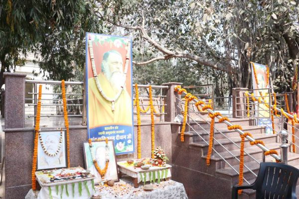 संत कवि पवन दीवान को दी श्रद्धांजलि