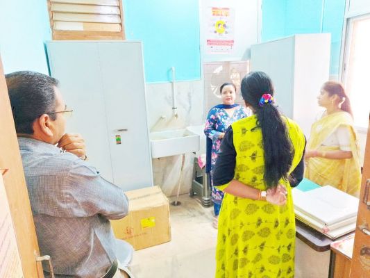 धमतरी पहुंची राज्य की निरीक्षण टीम, एड्स नियंत्रण कार्यक्रम व ऑक्सीजन प्लांट देखा