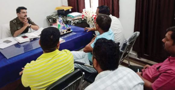 नए टीआई ने यातायात समस्या पर कारोबारियों की ली बैठक