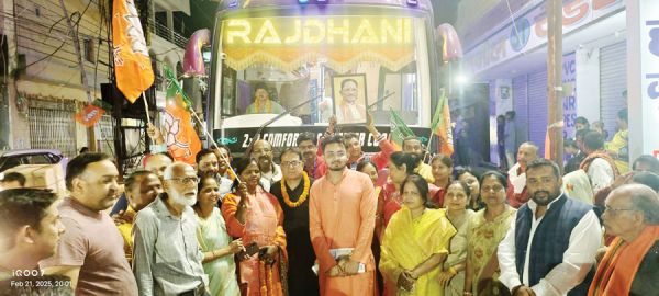 सीएम के जन्मदिन पर वार्डवासियों का एक जत्था प्रयागराज रवाना