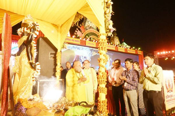 प्रतिदिन श्री राजीव लोचन की पूजा-अर्चना के साथ होती है कार्यक्रम की शुरुआत
