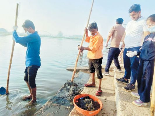 नेहरू घाट पर स्वच्छता अभियान