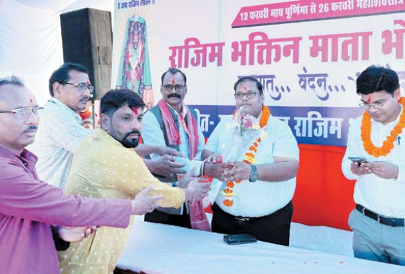 राजिम में कलेक्टर ने माता की स्मृति में कराया भोग भंडारा