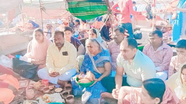 150 से अधिक नगरवासी महाकुंभ स्नान करने पहुंचे