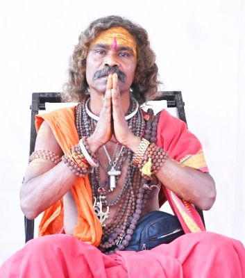 राजिम कुंभ कल्प में पहुंचे निराहारी बाबा, पंद्रह साल से अन्न नहीं किया ग्रहण