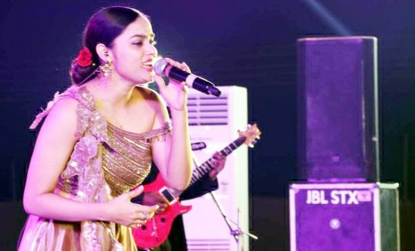 बॉलीवुड की गायिका ऐश्वर्या पंडित ने बांधा समा, दर्शक झूमे, कहा वन्स मोर...