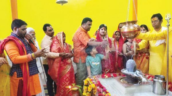 भांसी के नवनिर्मित मनोकामेश्वर महादेव मंदिर में शिवलिंग की प्राण प्रतिष्ठा