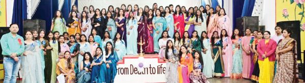 होली क्रॉस महिला कॉलेज में विदाई समारोह