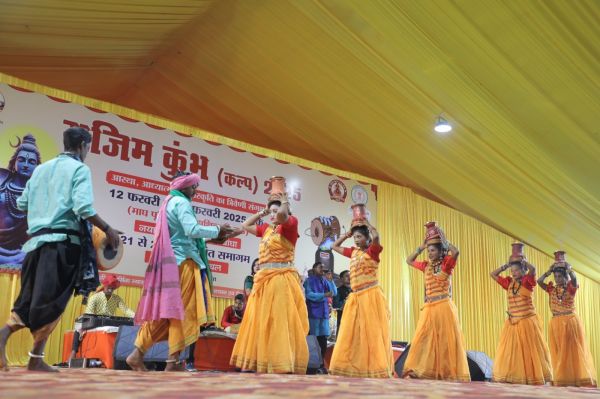 राजिम कुंभ कल्प के सांस्कृतिक मंच पर कलाकारों ने दी शानदार प्रस्तुति