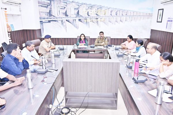 कलेक्टर-एसपी ने ली शांति समिति की बैठक