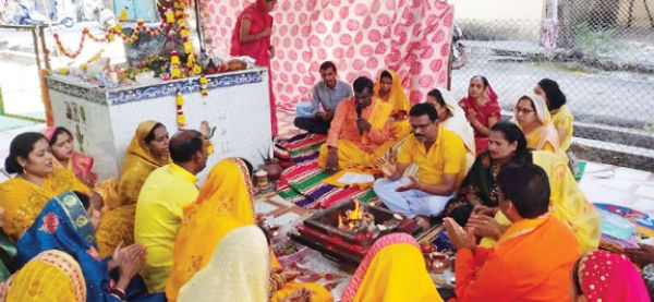 शिवालयों में बम-बम भोले की गूंज, भक्तों का तांता