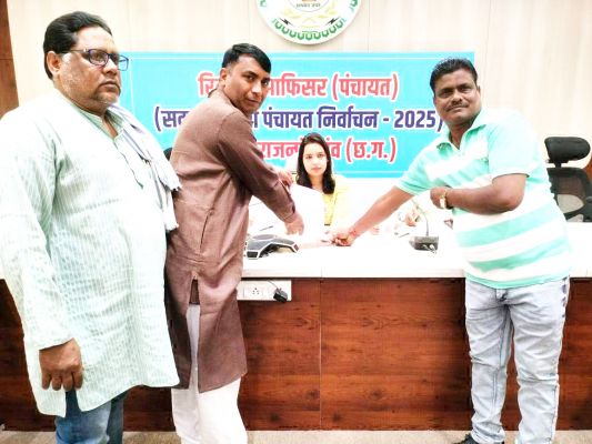 निर्वाचित जिपं सदस्यों को  प्रमाण पत्र वितरित