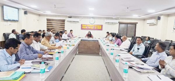 निर्माण कार्यों के अद्यतन स्थिति की समीक्षा