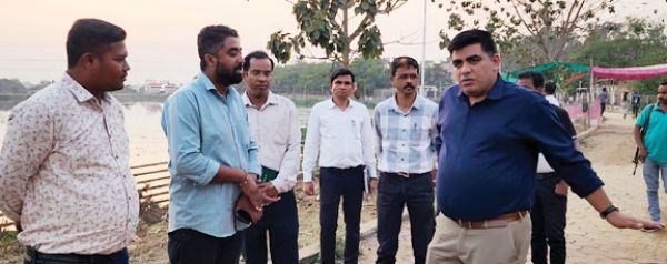 कलेक्टर ने बंधा तालाब उद्यान के सौंदर्यीकरण कार्यों का लिया जायजा