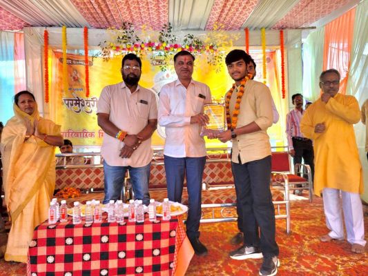 परमेश्वरी महोत्सव में प्रतिभाओं का सम्मान