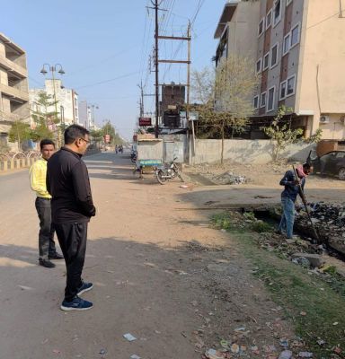 नाली के ऊपर बिल्डिंग मटेरियल रखने पर नोटिस