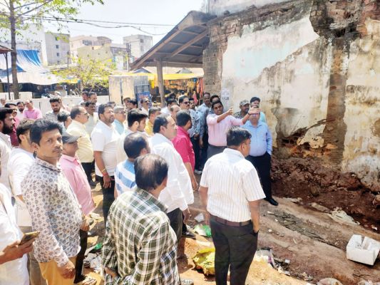 कलेक्टर ने गोल बाजार विकास कार्य का किया निरीक्षण