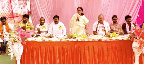 ध्रुव गोंड समाज के स्नेह मिलन समारोह में शामिल  सिहावा विधायक  अंबिका