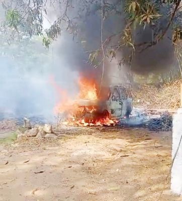 लग्जरी कार में लगी  आग, काबू