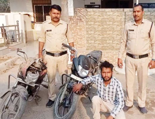 चोरी की दो बाइक के साथ आरोपी गिरफ्तार