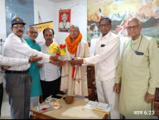 पेंशनर्स समाज ने मनाया पूर्व सांसद चंदूलाल साहू का जन्मदिन