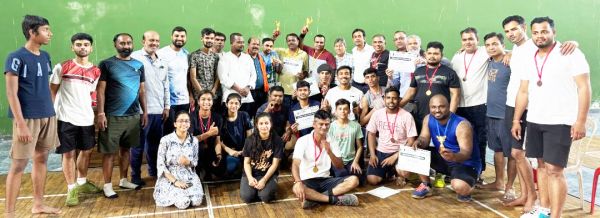 बैडमिंटन टूर्नामेंट में भावेश  और खिलेश ने मारी बाजी