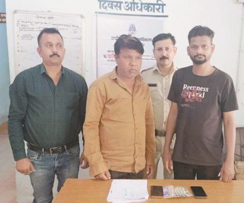 न्यूजीलैंड-भारत मैच में सट्टा खेलाते 2 गिरफ्तार, नगदी, 2 मोबाइल जब्त