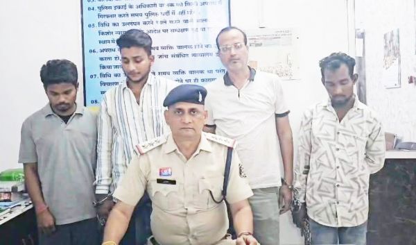 चोर गिरोह पकड़ाया, 9 लाख के सामान जब्त