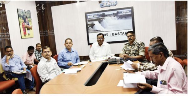 सीएस ने वीसी से ली बैठक