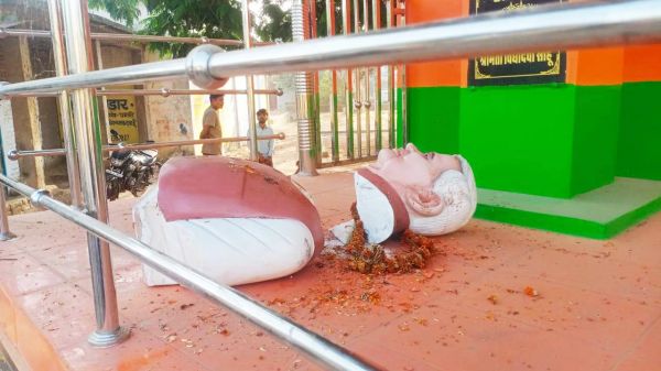 पूर्व पीएम वाजपेयी की प्रतिमा तोड़ी, जांच शुरू