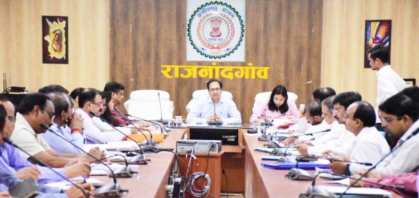 शहरी-ग्रामीण क्षेत्रों में होनी चाहिए सतत पेयजल आपूर्ति : कलेक्टर