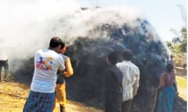 आग से जलकर दो गाय की मौत, पैरावट खाक 