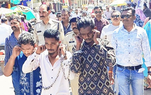 पुलिस ने निकाला 3 बदमाशों का जुलूस, सभी को न्यायिक हिरासत में भेजा