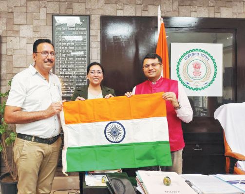 महिला दिवस पर पर्वतारोही याशी जा रही है ऑस्ट्रेलिया का पर्वत फतेह करने