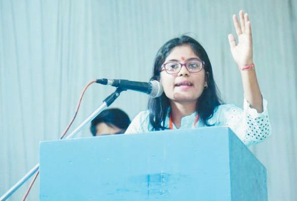 छात्रा संसद दिल्ली में राशि त्रिवेदी करेंगी छत्तीसगढ़ का प्रतिनिधित्व