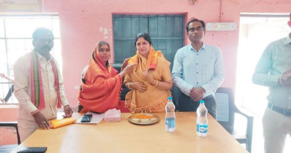शपथ ग्रहण में शामिल हुईं भाजपा नेत्री योगिता सिन्हा