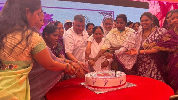 अदाणी फाउंडेशन ने 500 महिलाओं को किया सम्मानित