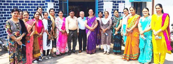 विश्व महिला दिवस पर शिक्षिकाएं सम्मानित