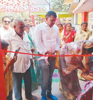 गाँव में डबल राशन दुकान खुलने से ग्रामीण खुश