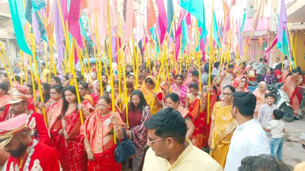 फाल्गुन उत्सव: 251 ध्वज लेकर सर्व समाज ने निकाली खाटू श्याम की निशान यात्रा