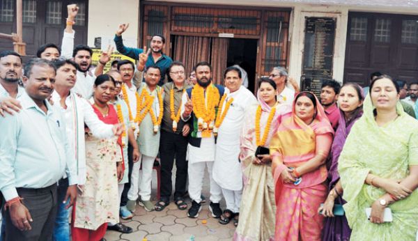 क्रॉस वोटिंग के बाद भी कांग्रेस के देवव्रत बने उपाध्यक्ष नगर पंचायत कुरुद में उपाध्यक्ष का चुनाव