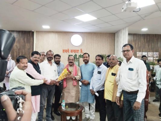 डिप्टी सीएम से मिले नगरी जनपद के नव निर्वाचित उपाध्यक्ष हृदय साहू