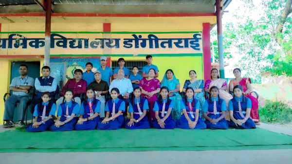 डोंगीतराई स्कूल में  विदाई समारोह 