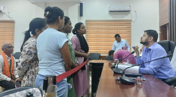 एलटी लाइन हटाने में देरी, शिकायत, जनदर्शन में 87 आवेदन