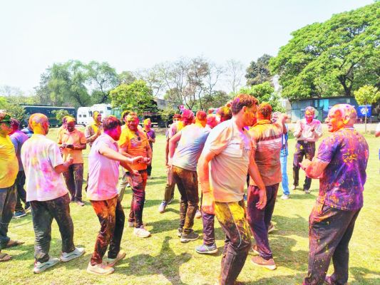 बीएसएफ ने रिसाली मुख्यालय में हर्षोल्लास से मनाई होली 